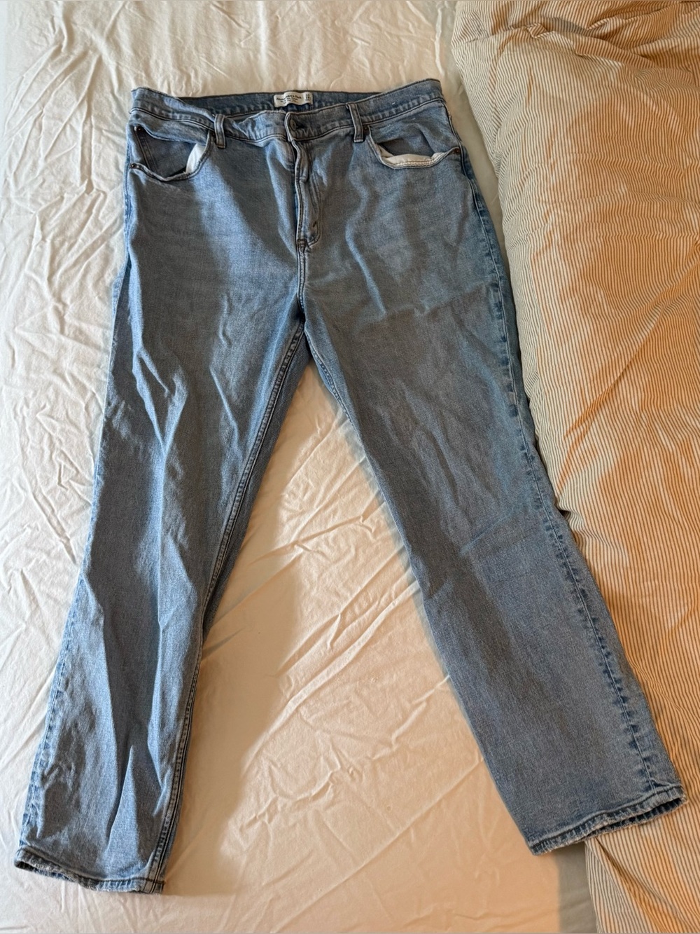 Abercrombie & Fitch Ultra High Rise 90s Slim Straight Jean Size 18s